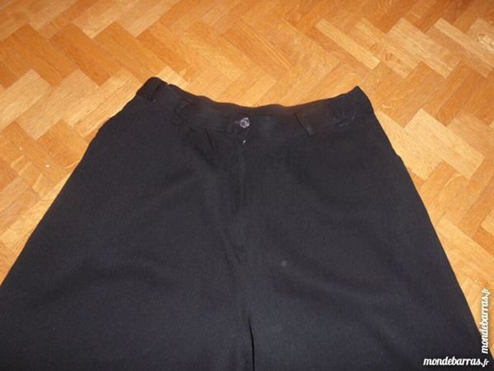 Short noir cr&eacute;pon Vêtements