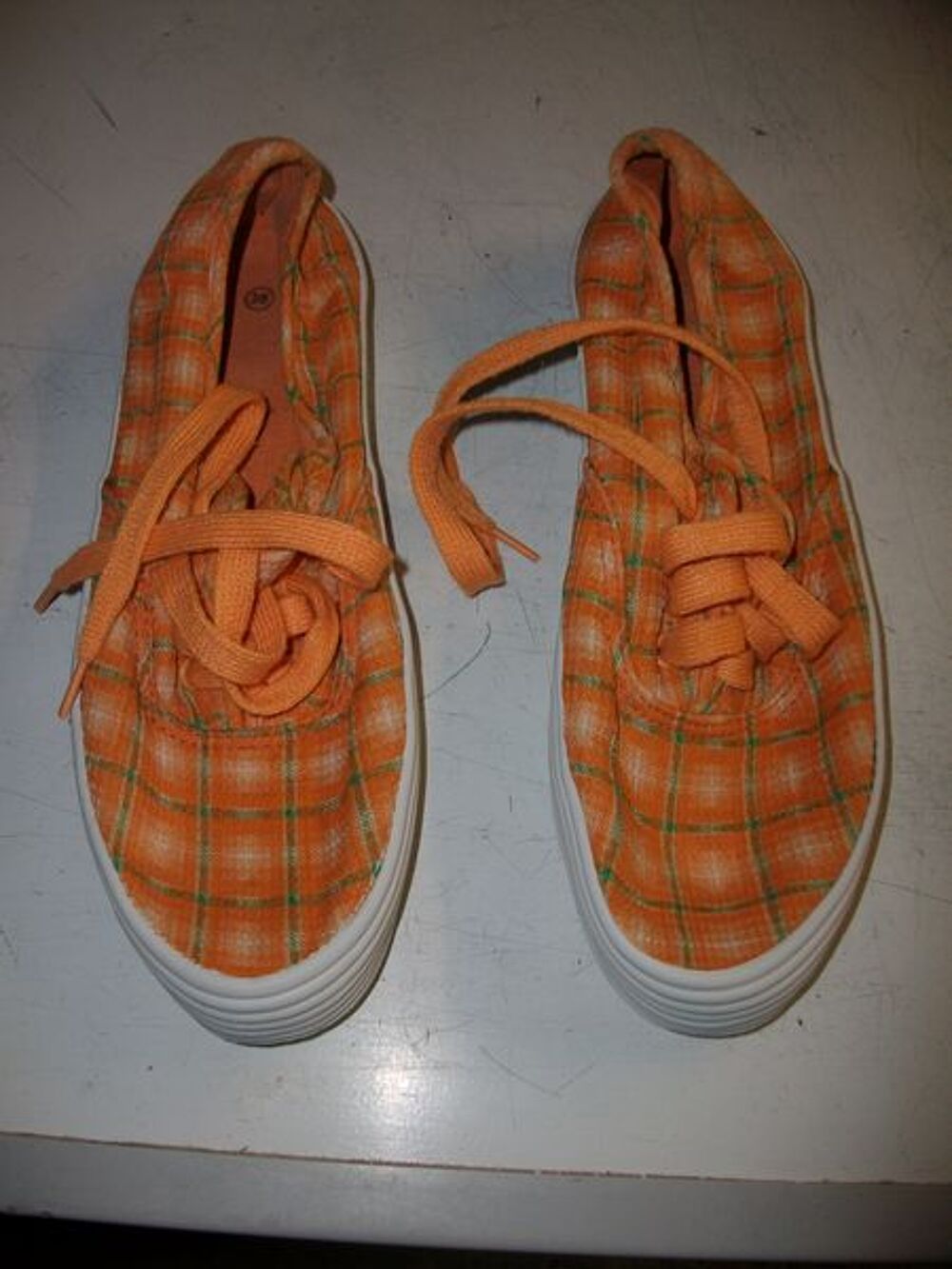 Basket toile Orange &agrave; carreaux pt 38 &agrave; 2,50 € Chaussures