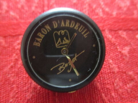 PIN'S MONTRE -VIN DE BUZET- BARON D'ARDEUIL 20 Agen (47)