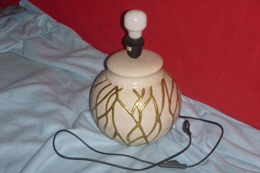 pied de lampe ivoire avec dorure Dcoration