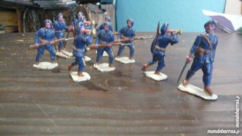lot de 10 soldats de plomb ann�es 30 chasseurs alp 100 Lion-sur-Mer (14)
