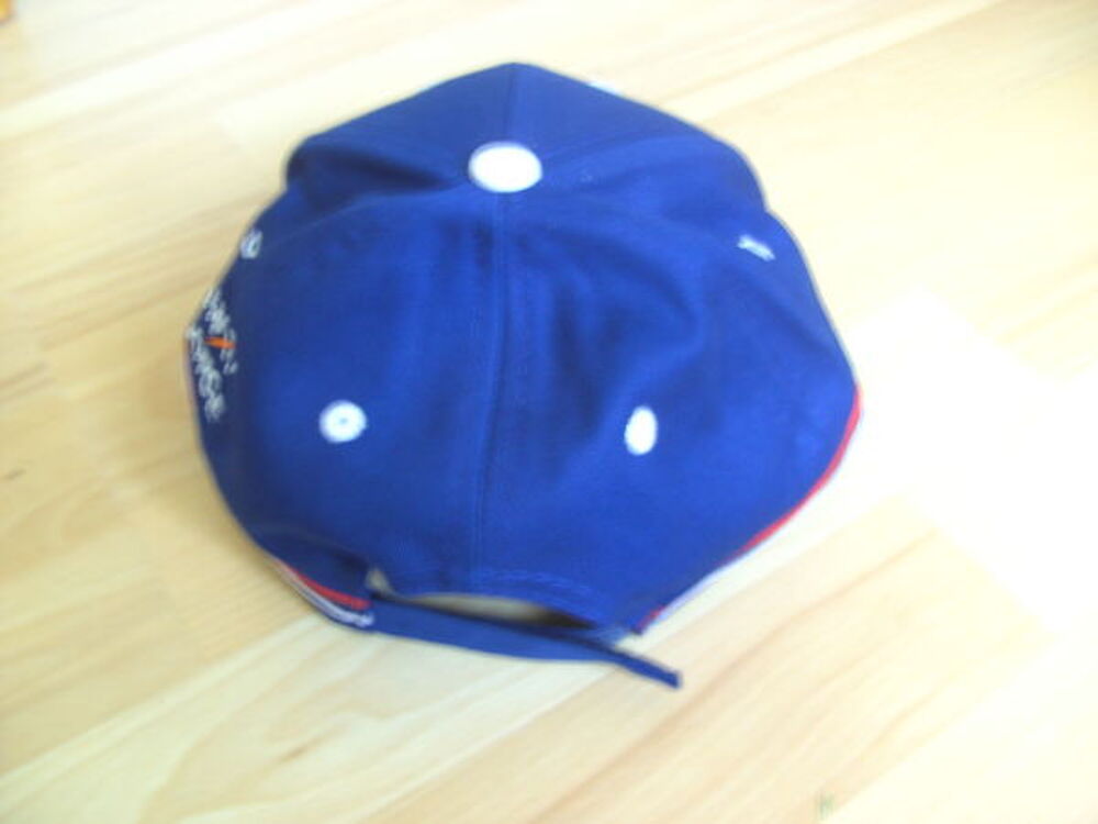 Casquette brod&eacute;e France (Neuve) Vêtements