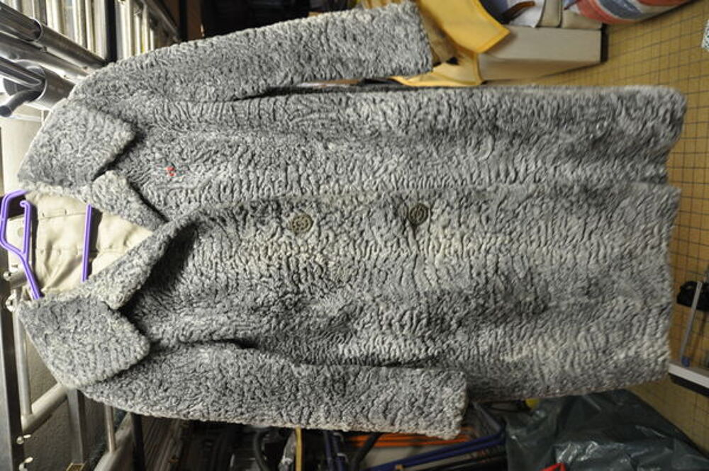 MANTEAU EN ASTRAKAN Vêtements