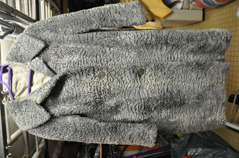 MANTEAU EN ASTRAKAN 50 Sainte-Geneviève-des-Bois (91)