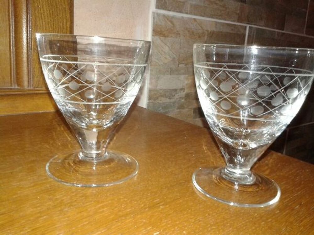 ot de 12 verres a eau ancien grav&eacute; Cuisine