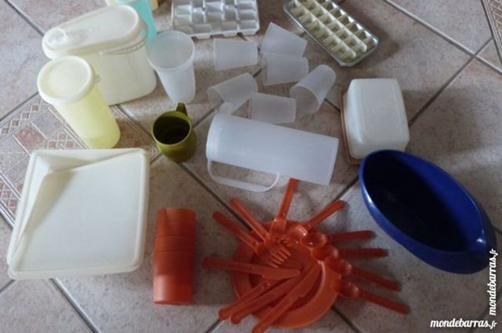 boites tupperware, service table plastique, pichet Décoration