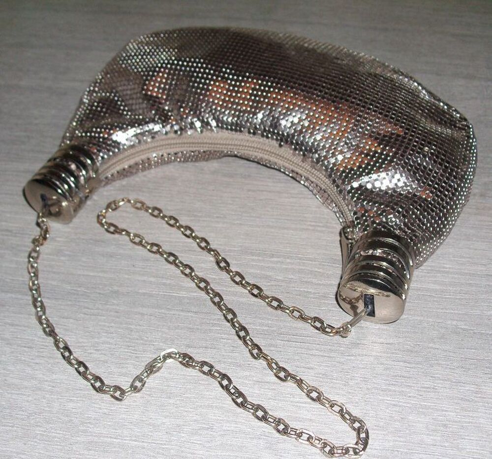 Petit sac pour sortir en maille jersey m&eacute;tal argent&eacute; Maroquinerie