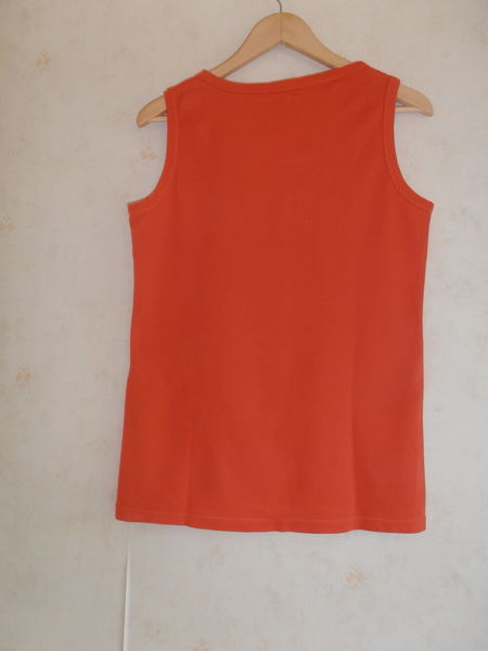 D&eacute;bardeur orange (77) Vêtements