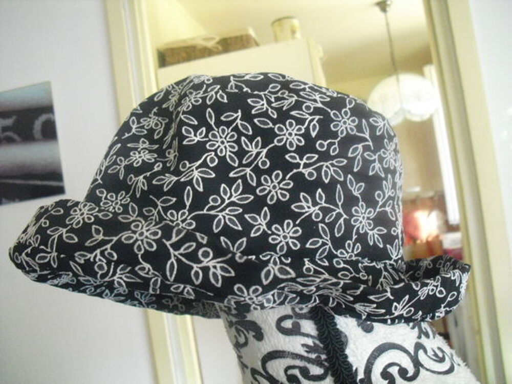 chapeau noir avec fleurs blanches brod&eacute;es Vêtements
