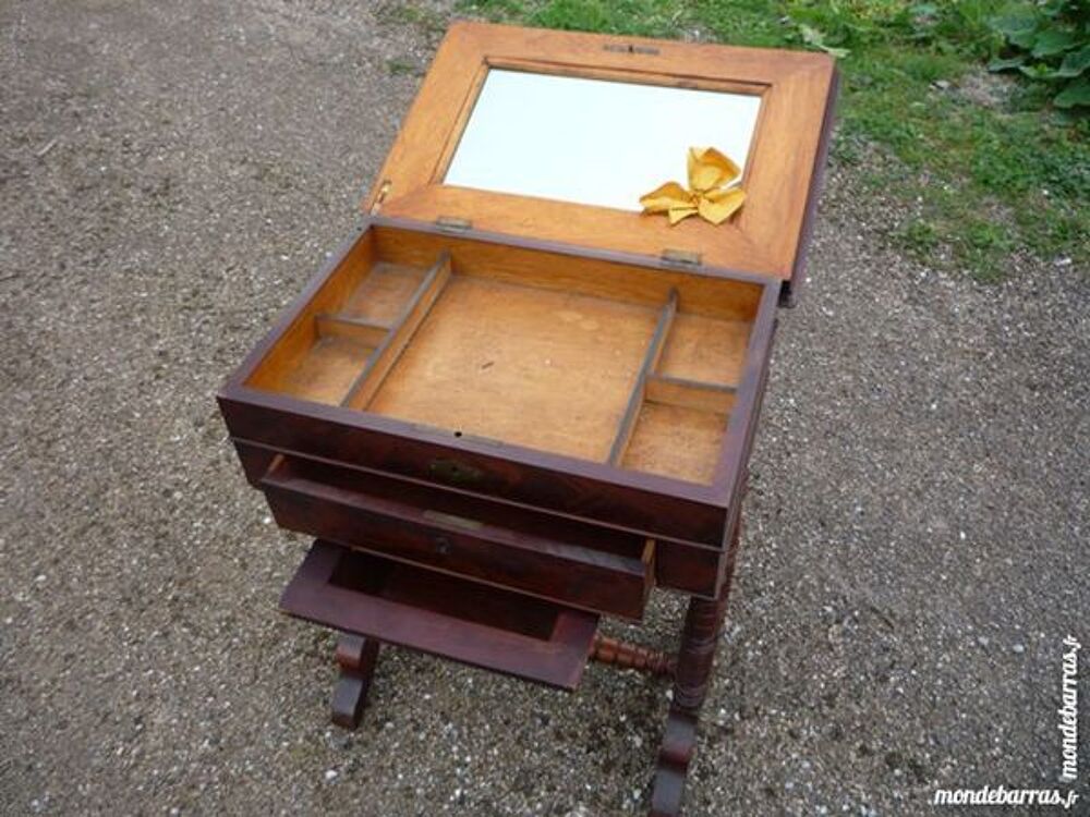 Travailleuse acajou Napol&eacute;on III/table de nuit Meubles