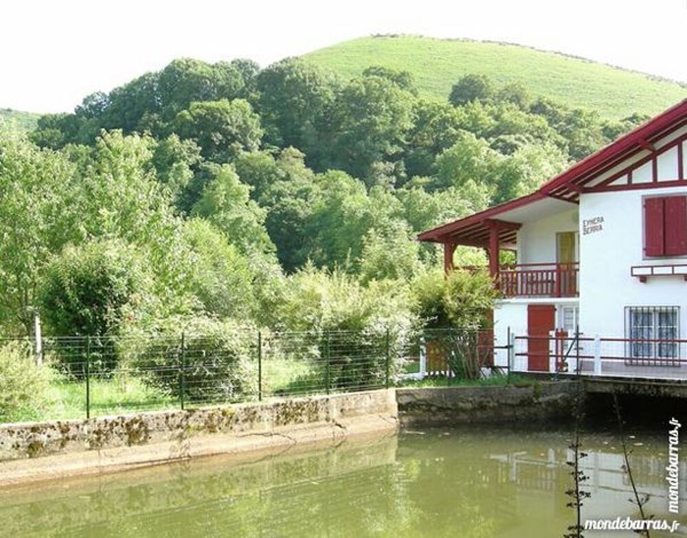   Gîte de charme dans un cadre d'eau et de montagnes Aquitaine, Macaye (64240)
