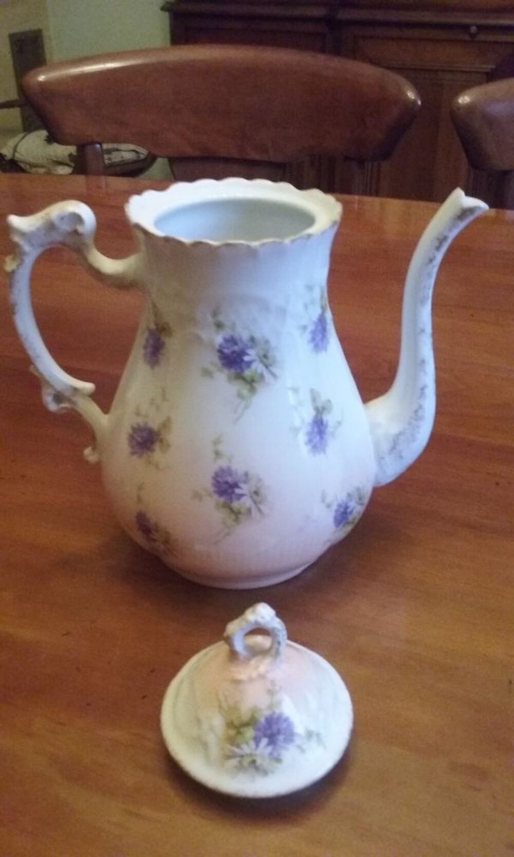 Petite cafeti&egrave;re en porcelaine d&eacute;cors fleurs mauves Cuisine