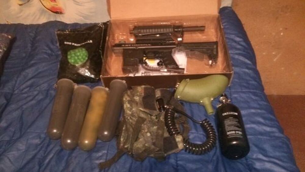 Paintball BT OMEGA + 1000 billes + Equipements 
Quasi neuf Sports