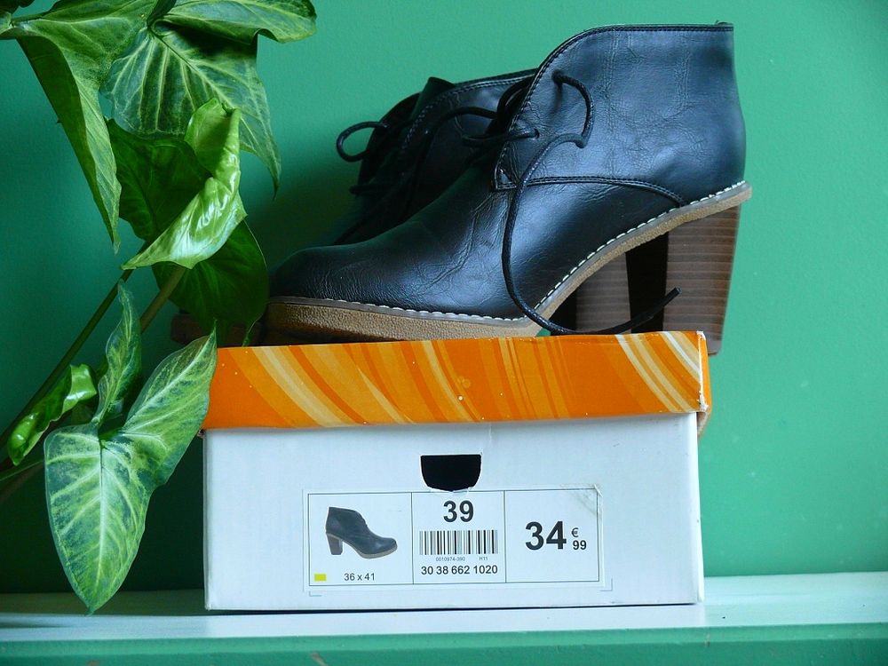 BELLES PAIRES DE BOTTINES - TAILLE 39 - CUIR NOIR Chaussures