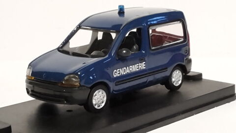 Renault Kangoo vitr� Gendarmerie 25 Follainville-Dennemont (78)