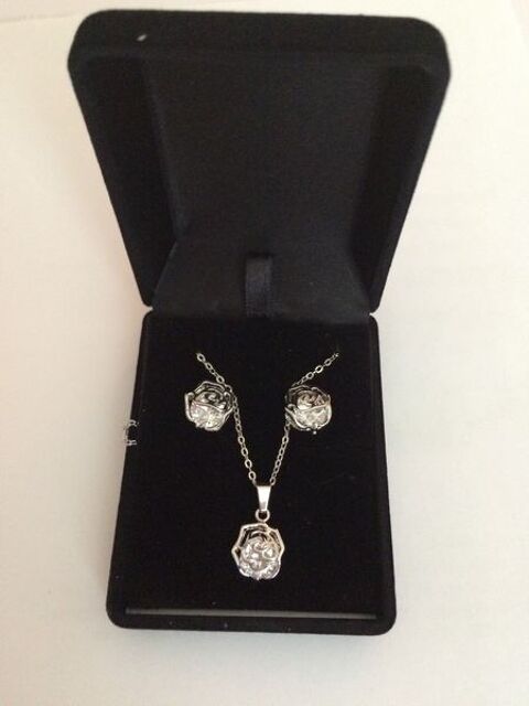 VEND PARURE OFFERTE EN DOUBLE 15 Vand�uvre-l�s-Nancy (54)