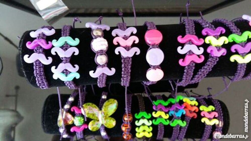 lot revendeur 50 bracelets artisanaux Bijoux et montres