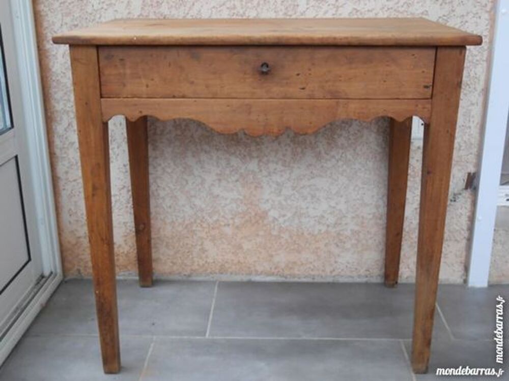 Table en bois avec tiroir Meubles