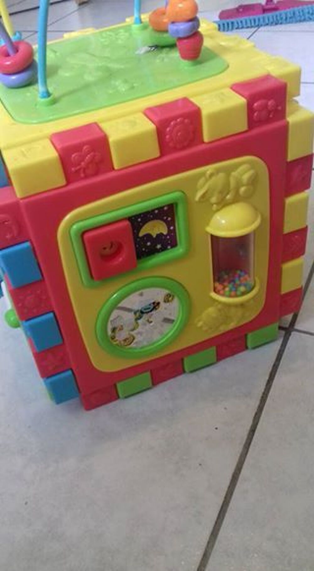 Cube d'activit&eacute; Jeux / jouets