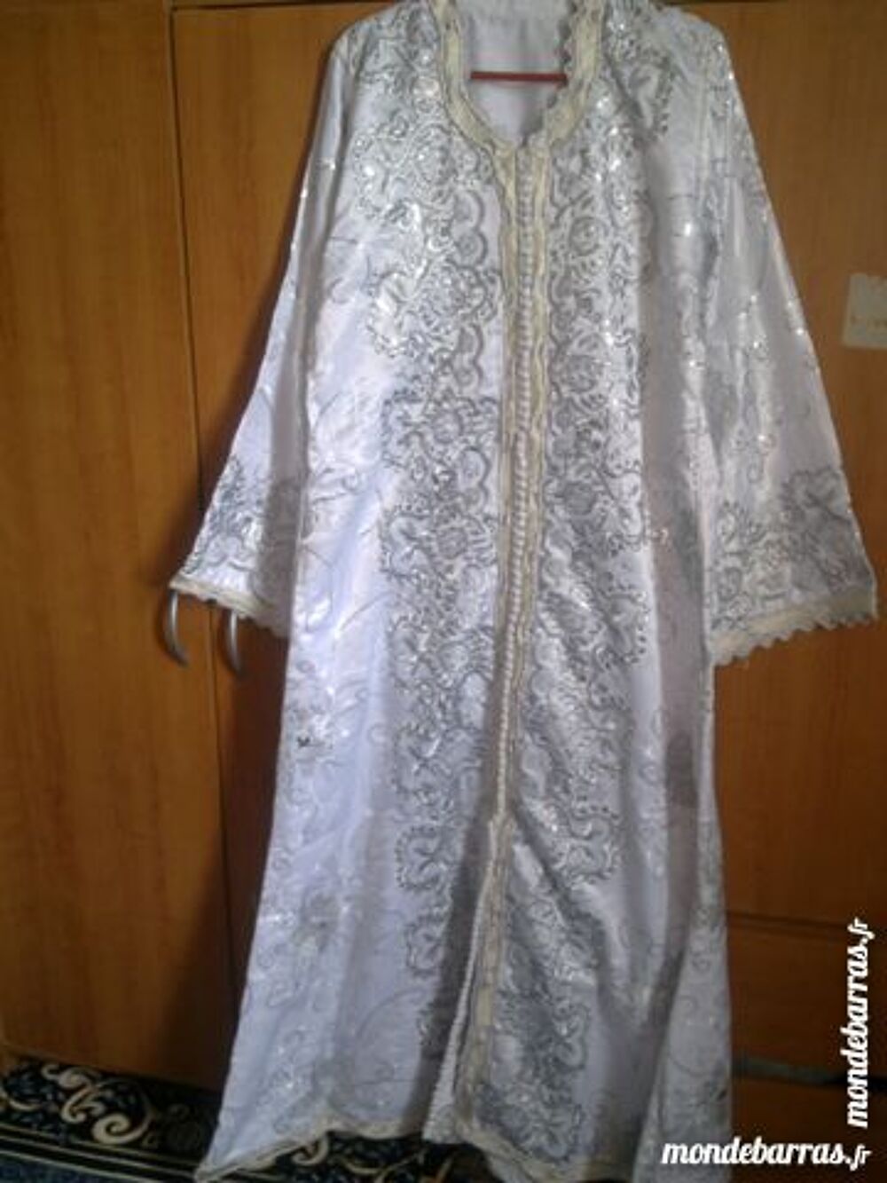Beau caftan blan..cap blanche Vêtements