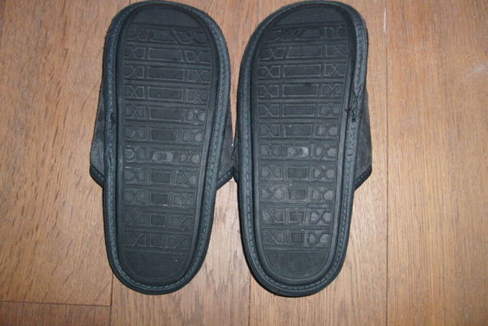 pantoufle gar&ccedil;on 38 parfait &eacute;tat Chaussures