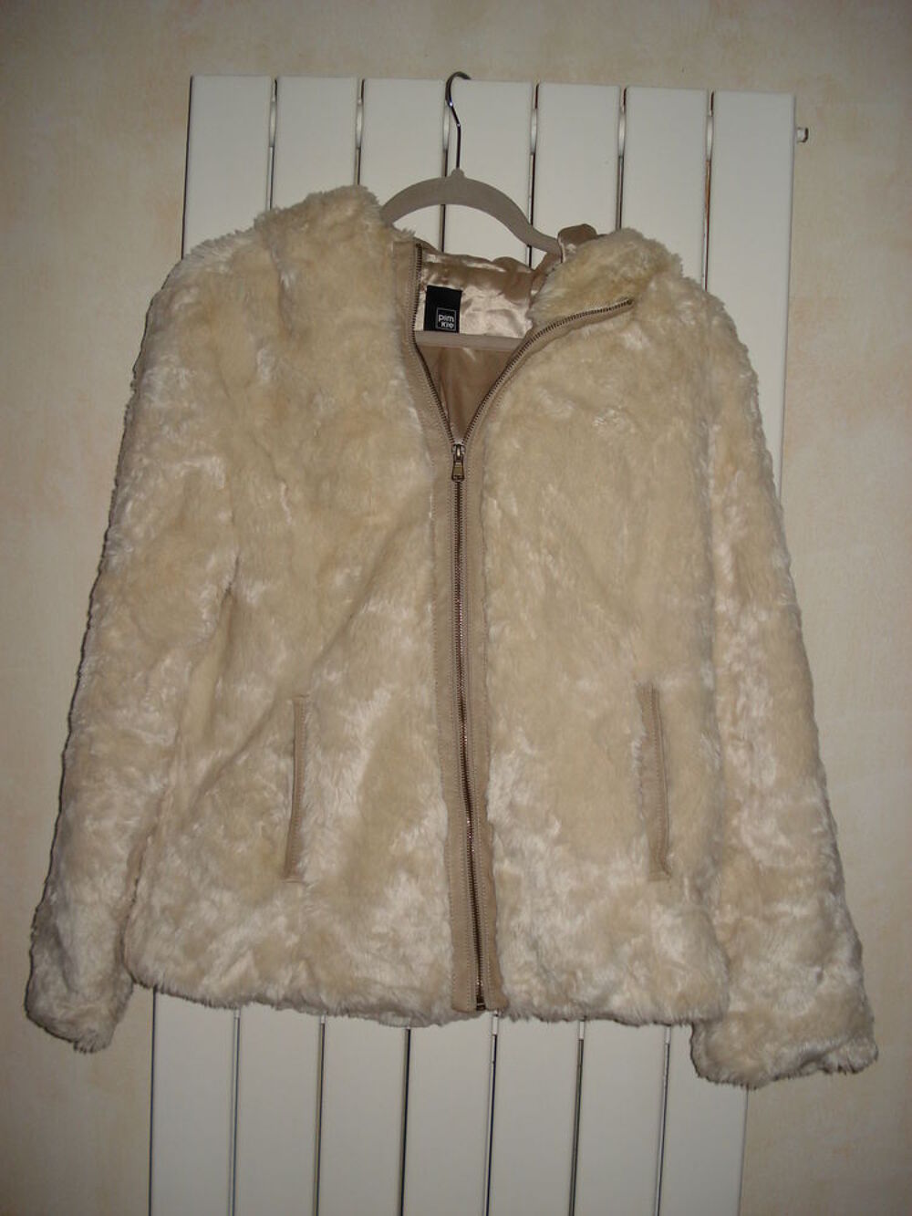 blouson fourrure synth&eacute;tique boucl&eacute;e couleur beige Vêtements