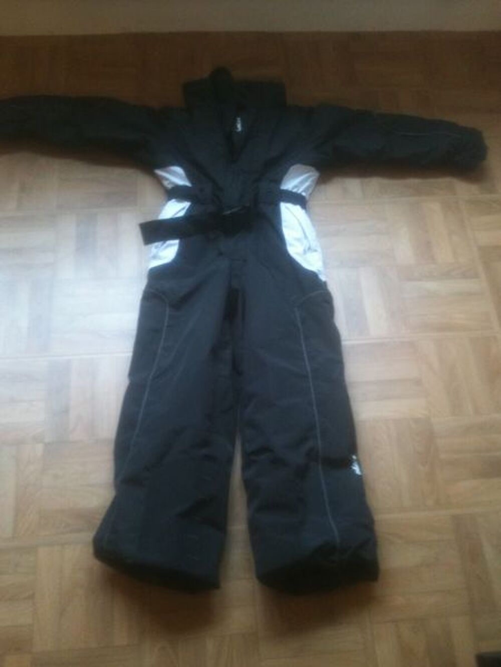 VEND ENSEMBLES COMBINAISON SKI POUR ENFANTS Sports