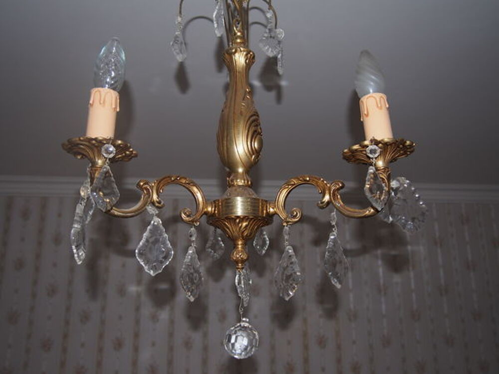LUSTRE EN BRONZE AVEC PAMPILLES Décoration