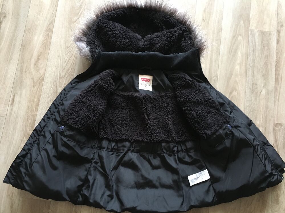 Doudoune Levis (fille 6 ans) neuve Vêtements enfants
