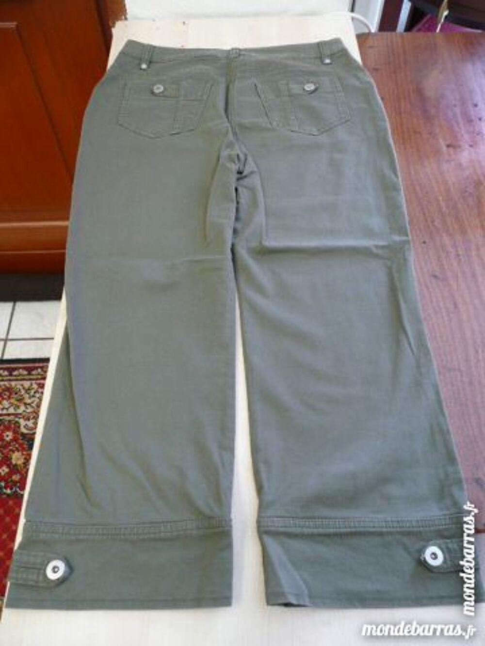 PANTACOURT KAKI ARMAND THIERY T40 Vêtements