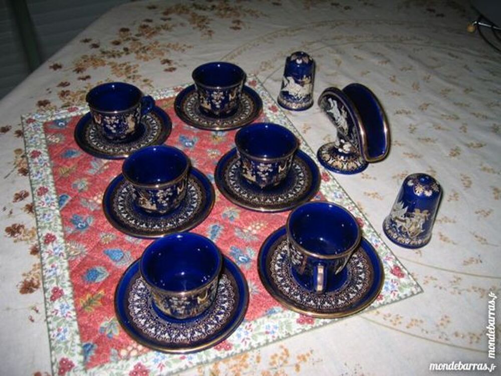 service &agrave; caf&eacute; bleu fonc&eacute; Décoration