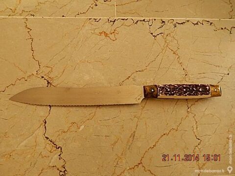 un couteau PRADEL 15 Lyon 3 (69)