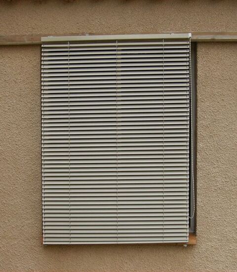 STORES VENITIENS 25 Saint-Michel-d'Euzet (30)