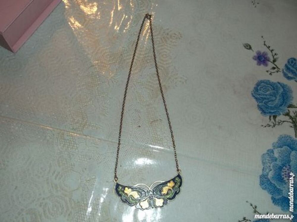 collier papillon Bijoux et montres