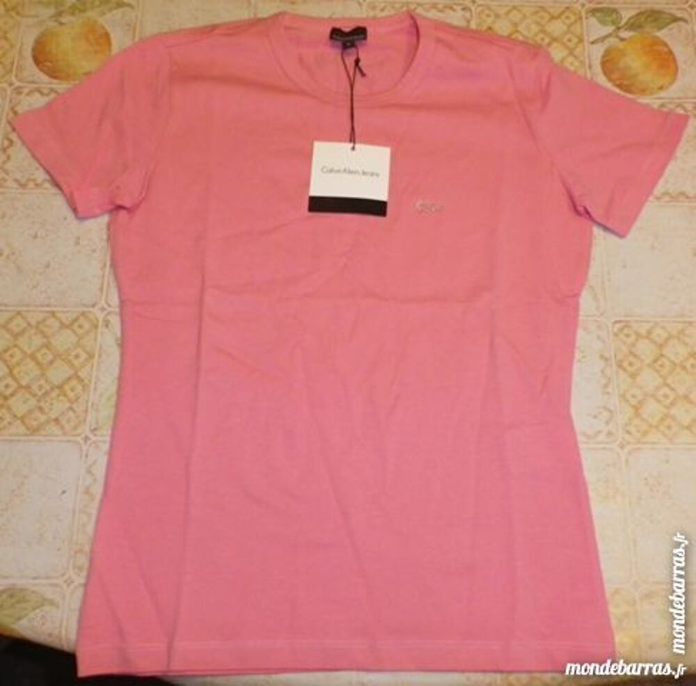 T-SHIRT ROSE CALVIN KLEIN NEUF AVEC ETIQUETTE Vêtements