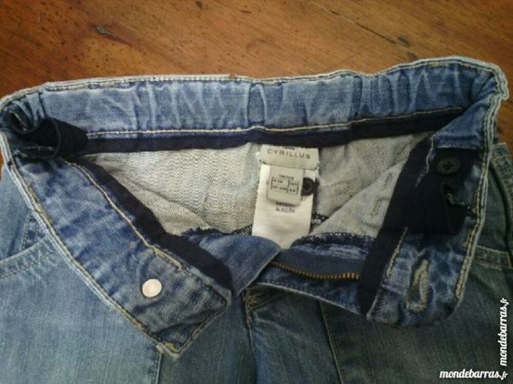 Bermuda en jeans bleu clair CYRILLUS 7 ans - TBE Vêtements enfants