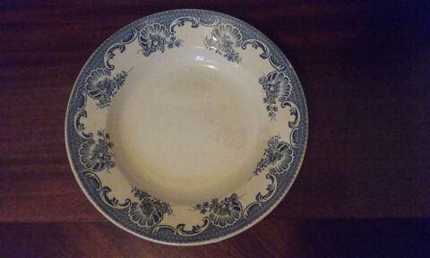1 assiette creuse  La Vallière  15 Lésigny (77)
