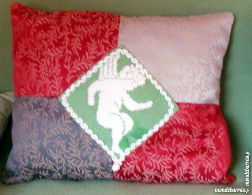 Artisanat : 2 Coussins motif Angelots - NEUFS Décoration