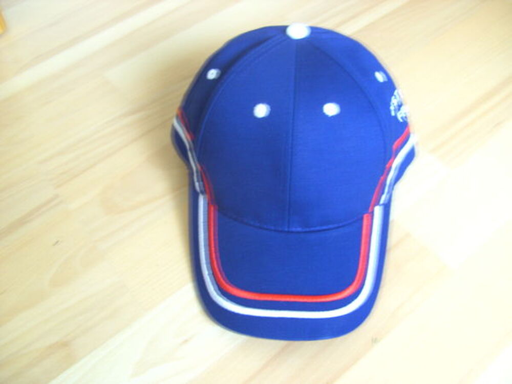 Casquette brod&eacute;e France (Neuve) Vêtements