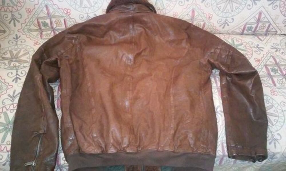 BLOUSON CHEVIGNON TRE BON ETAT JAMAIS PORTER Vêtements