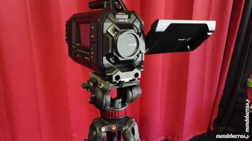 Blackmagic URSA 4.6K EF+Tr&eacute;pied+cartes cFast x2 Photos/Video/TV