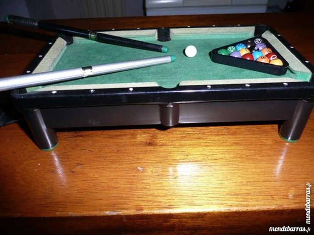 Mini billard de table avec deux cannes Jeux / jouets