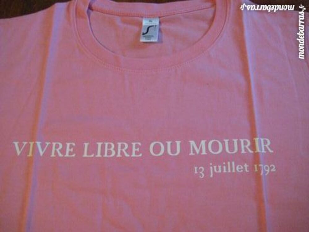 T-shirt femme &laquo; Vivre libre ou mourir &raquo; Vêtements