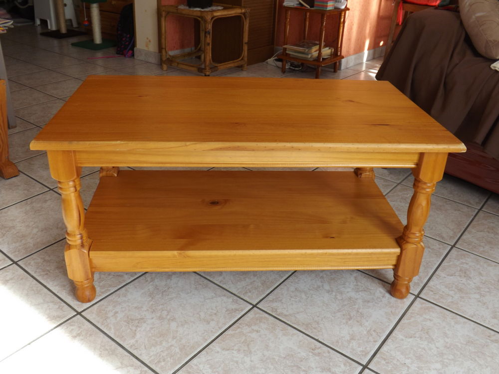 TABLE DE SALON EN PIN Meubles