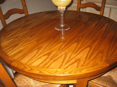 Table ronde en frne massif et 4 chaises 0 Agonac (24)