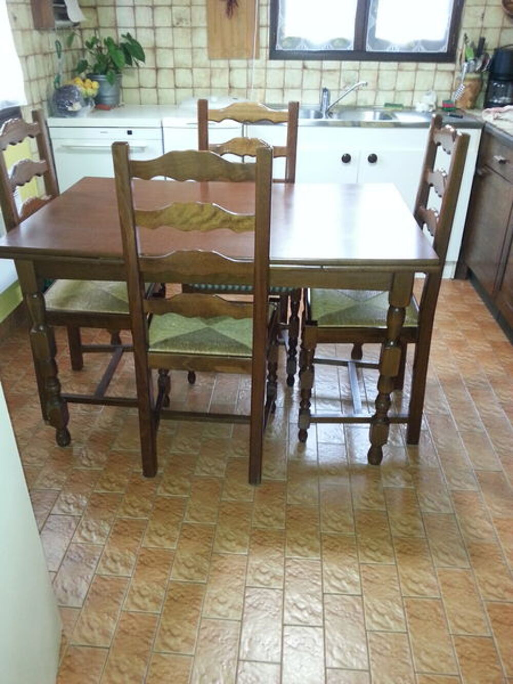 TABLE A MANGER Meubles