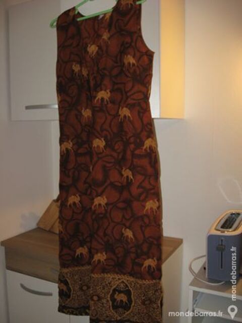 Robe marron,motif chameaux 15 Rambouillet (78)