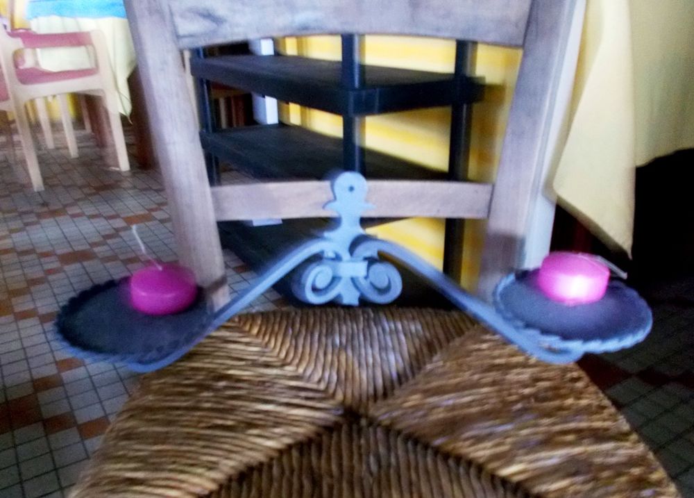 Bougeoir porte bougie en fer forg&eacute; ancien D�coration
