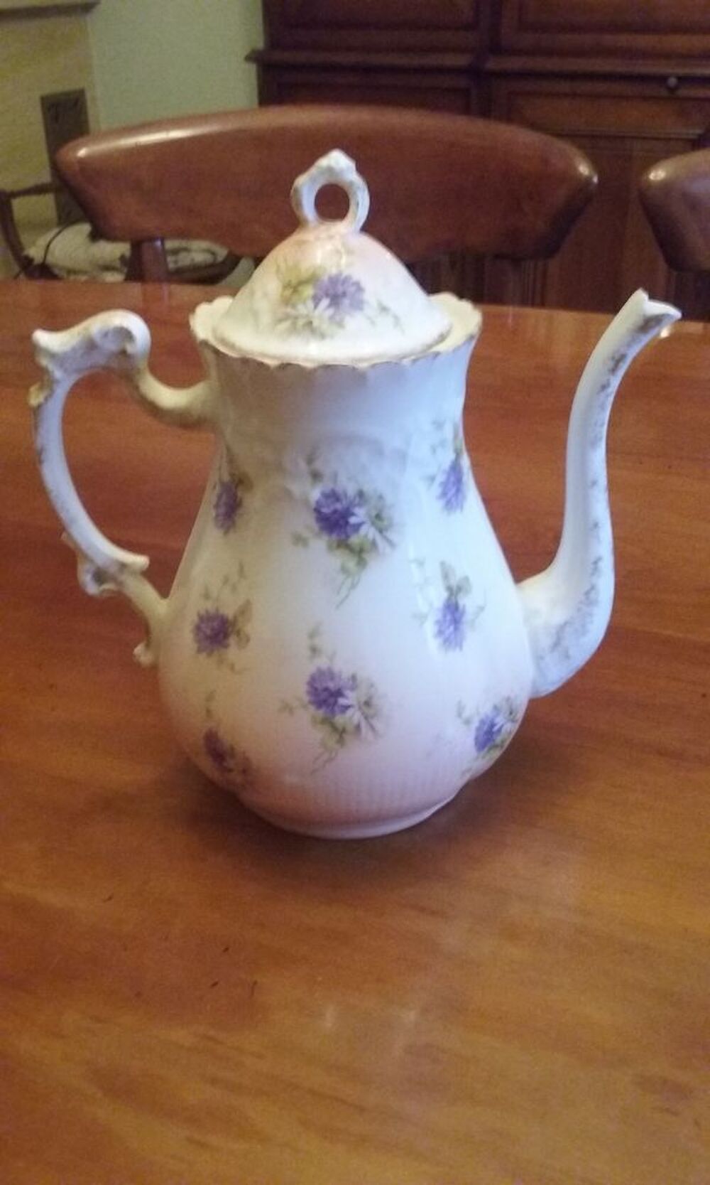 Petite cafeti&egrave;re en porcelaine d&eacute;cors fleurs mauves Cuisine