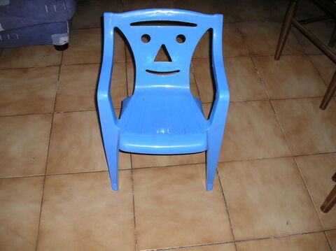Fauteuil enfant de couleur bleue
5 Septmes-les-Vallons (13)